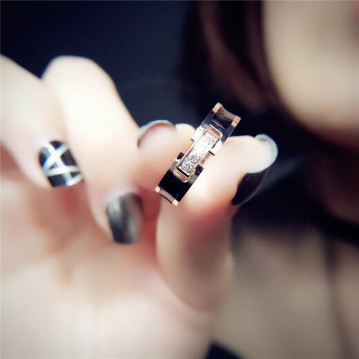 Ji Sifan light luxury brand fashion jewelry ring for women, high-end Valentine's Day gift for girlfriend and wife on birthday and anniversary, fashionable contrasting color ring - black stripe and diamond model, US No. 4 (with gift box), counter No. 5~7