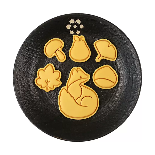 Yusenyi ins style cartoon cookie mold squirrel pine maple leaf cookie fondant three-dimensional press printing baking tool ins pony ins pony 1g