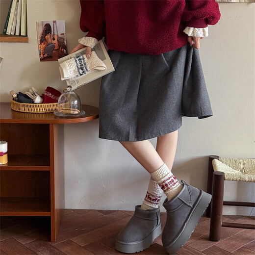 Fair Isle Wool Socks Women's Mid-Stocks Autumn and Winter Thickened Warm Christmas Snowflake Deer Stockings Red Three Pairs 14 Years Old and Over 35-40 Sizes