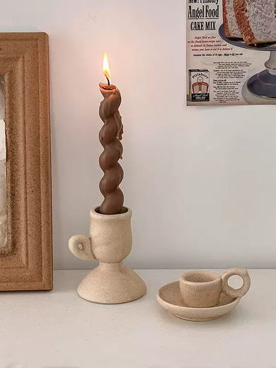 Yusenyi ornaments are decorated with Scandinavian rustic decorative candlesticks, ancient family aromatherapy folklore decoration, ceramic soft road, corner finger short style