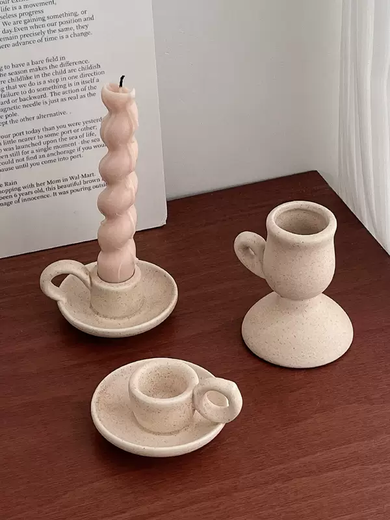 Yusenyi ornaments are decorated with Scandinavian rustic decorative candlesticks, ancient family aromatherapy folklore decoration, ceramic soft road, corner finger short style