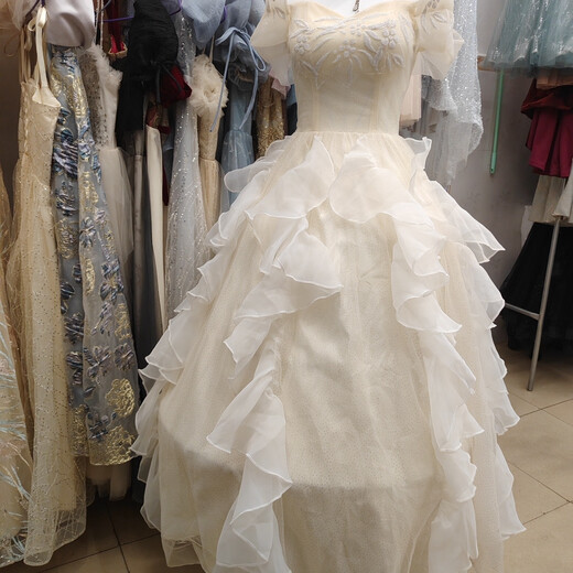 Princess dress rental on the run S