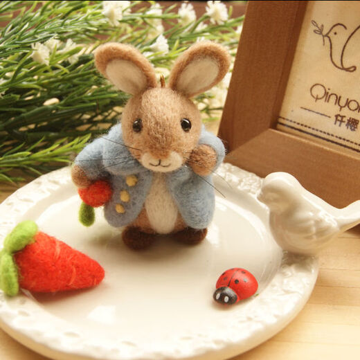 Peter Rabbit wool felt poke fun material package diy mobile phone chain dust plug bunny ornament wooden pile ornament material package