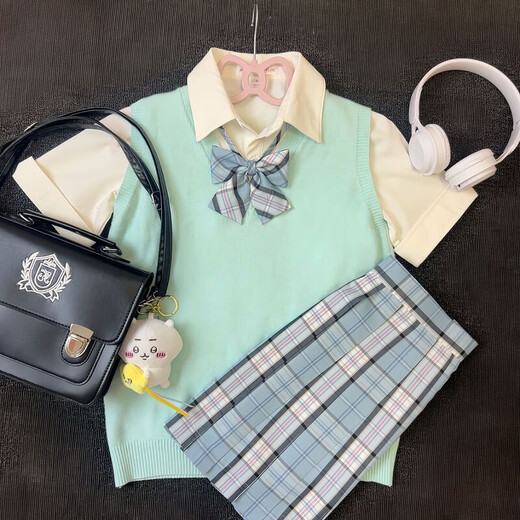 Girls 18 original jk uniform genuine plaid skirt sweater vest vest jk suit college style female autumn and winter stacking gray vest + Zi Feiyu + bow tie hanger airplane box XS