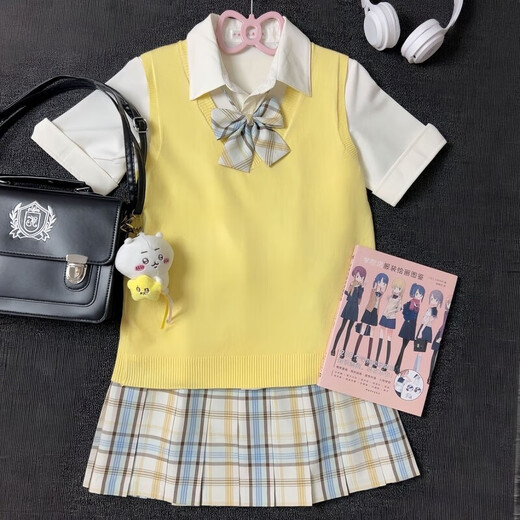 Girls 18 original jk uniform genuine plaid skirt sweater vest vest jk suit college style female autumn and winter stacking gray vest + Zi Feiyu + bow tie hanger airplane box XS