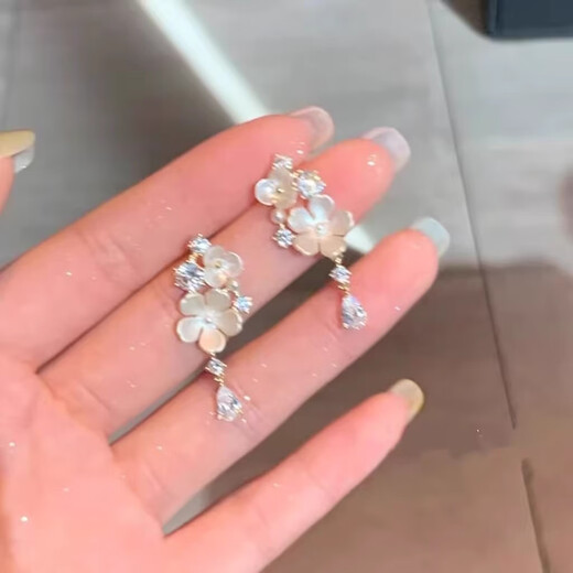 Platinum Earrings Women's French Sparkling Diamond Flower Tassel Earrings Gentle Temperament Light Luxury Niche High-end Earrings Earrings Earrings Flashing Diamond Flower Tassel Earrings