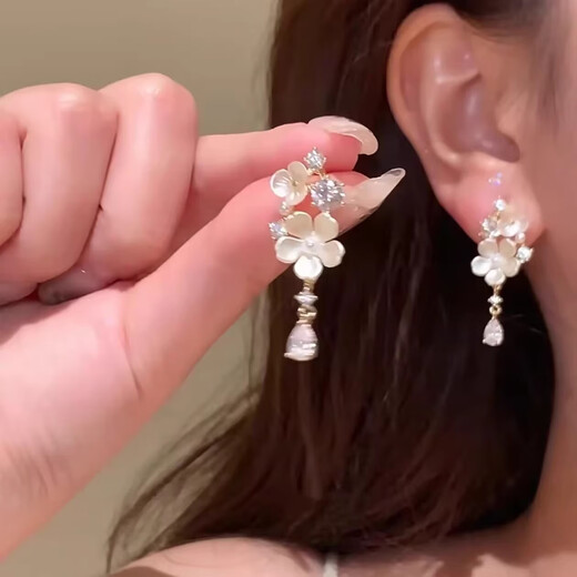 Platinum Earrings Women's French Sparkling Diamond Flower Tassel Earrings Gentle Temperament Light Luxury Niche High-end Earrings Earrings Earrings Flashing Diamond Flower Tassel Earrings