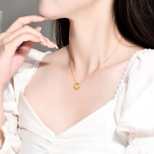 Zhou Jing chooses Möbius strip gold pendant women's gold clavicle necklace Love is endless Valentine's Day gift for girls Möbius pendant + 925 silver chain about 0.3g