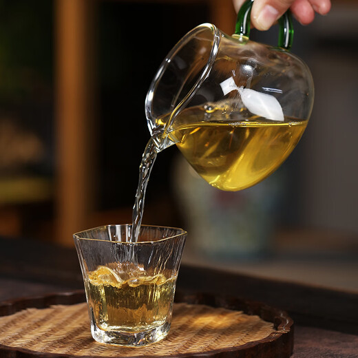 Zanghu Tianxia transparent heat-resistant glass fair cup with handle household thickened high temperature tea sea tea divider Kung Fu tea set accessories Cuiying fair cup 200ml