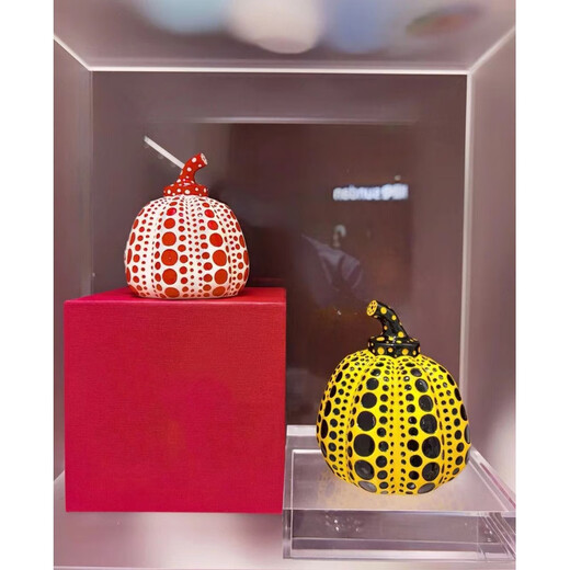 Yayoi Kusama Pumpkin Ornament Sculpture with dense polka dots, 16x18cm, yellow and black, low price, rechargeable model, mind buying with caution