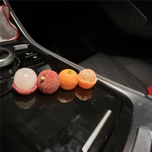 Big orange and big lychee car holder ornaments shunshun lychee fruit car center console cute cartoon lychee decorative stickers 4 lychees + half-peeled lychees + oranges + half-peeled oranges