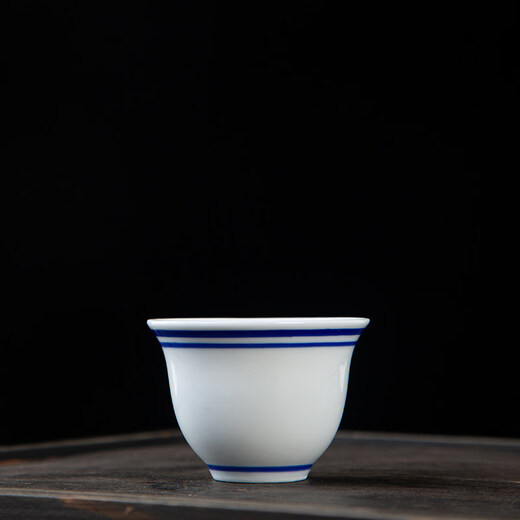 Tuojin Jingdezhen ceramic wine glass, spirit cup, blue rim small wine cup, Chinese style nostalgic coarse porcelain blue and white porcelain wine cup, coarse porcelain blue rim 20ml small wine cup