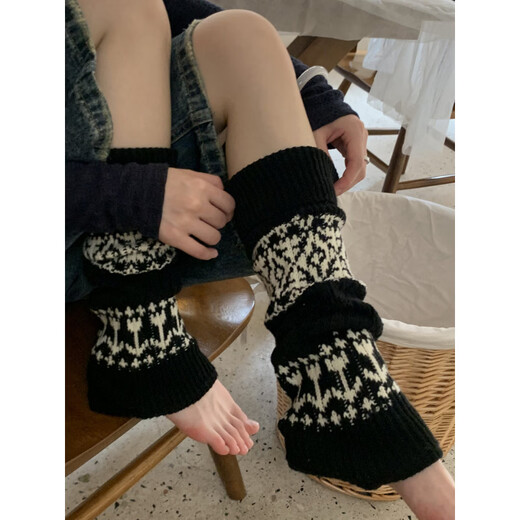 Complete antique white Fair Isle wool socks for women, thickened and warm cuffed socks, autumn and winter knitted knee pads and leg covers, off-white one piece
