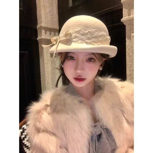 French socialite lace bow woolen beret women's winter 2025 new Hepburn complex white