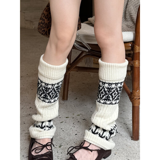 Complete antique white Fair Isle wool socks for women, thickened and warm cuffed socks, autumn and winter knitted knee pads and leg covers, off-white one piece