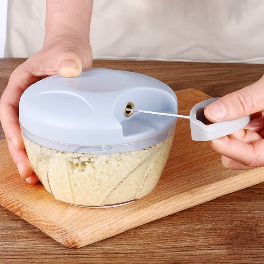 Tuojin household garlic masher, manual garlic masher, cutting and pressing minced garlic, garlic grinder, small hand-pulled garlic machine, 3 blades * medium size _ blue. 500ml