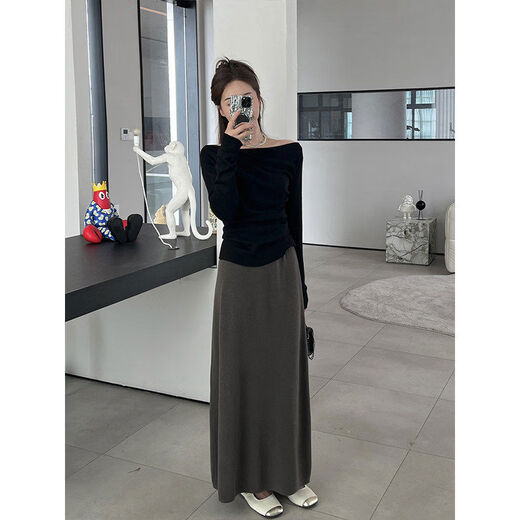 Momo big sister's new one-line collar bottoming shirt for women who are petite and slim with a knitted sweater top, slim long sleeves, black, one size fits all