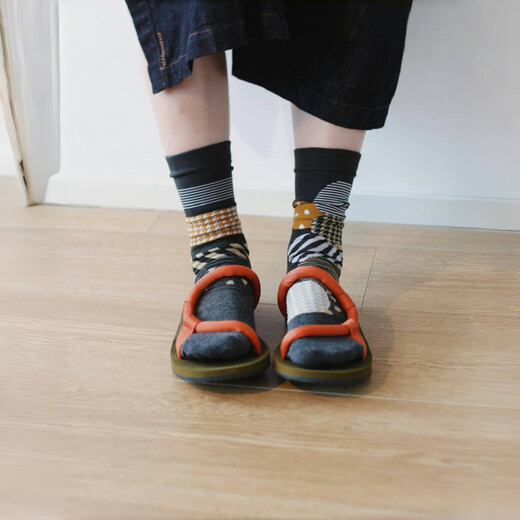 Aoyanlai AB mid-calf socks for women with different patterns on the left and right, perfect for pairing with sandals, 1 pair in each of the four colors