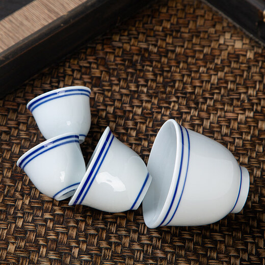 Tuojin Jingdezhen ceramic wine glass, spirit cup, blue rim small wine cup, Chinese style nostalgic coarse porcelain blue and white porcelain wine cup, coarse porcelain blue rim 20ml small wine cup