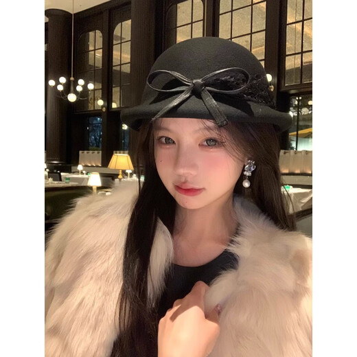 French socialite lace bow woolen beret women's winter 2025 new Hepburn complex white