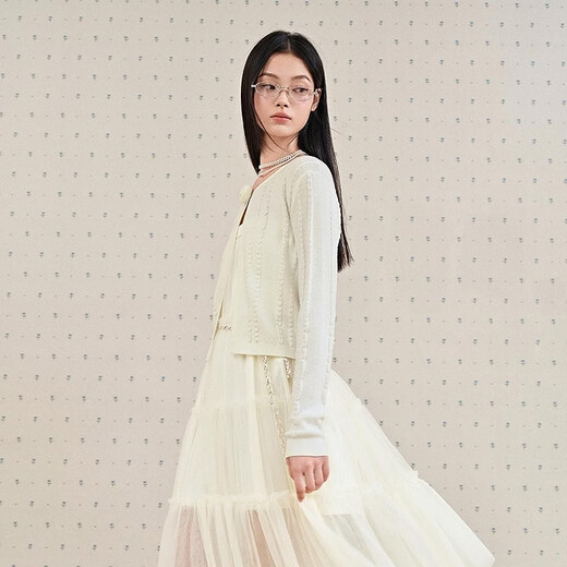 Leding three-dimensional flower knitted cardigan for women spring new wool blended jacket style top atmosphere sweater white (ready in stock) XS