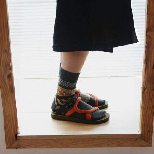 Aoyanlai AB mid-calf socks for women with different patterns on the left and right, perfect for pairing with sandals, 1 pair in each of the four colors