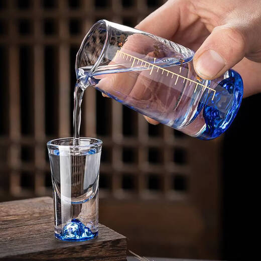 Sanqihu light luxury white wine cup wine dispenser household crystal glass small wine cup one-cup wine set with scale 6 pots 6 cups rotating stand Blue Mountain Bullet Cup + hand-held Blue Mountain wine dispenser