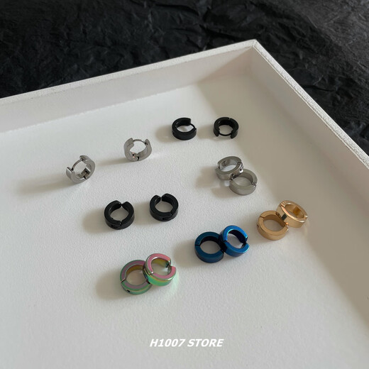 Titanium steel ear clips for men without piercing, hip-hop niche cold style fake earrings, earrings, single ear jewelry for female couples, black and silver, one ear clip each, titanium steel