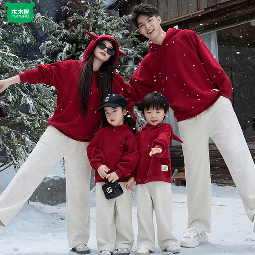 Wooden wooden house parent-child outfit for a family of three 2026 new year of the horse mother and daughter mother and son red winter sweatshirt four family portrait new year burgundy with horns spring and autumn sweatshirt 100 cm
