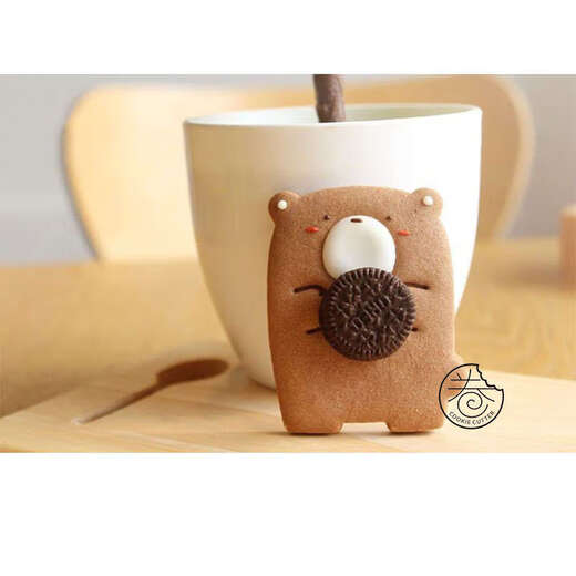 Yusenyi Fun Animal Biscuit Mold Bear Baking Mold Holding Cookies Cartoon Bear About 5.2x6.4CM