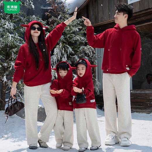 Wooden wooden house parent-child outfit for a family of three 2026 new year of the horse mother and daughter mother and son red winter sweatshirt four family portrait new year burgundy with horns spring and autumn sweatshirt 100 cm