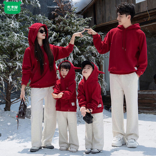 Wooden wooden house parent-child outfit for a family of three 2026 new year of the horse mother and daughter mother and son red winter sweatshirt four family portrait new year burgundy with horns spring and autumn sweatshirt 100 cm