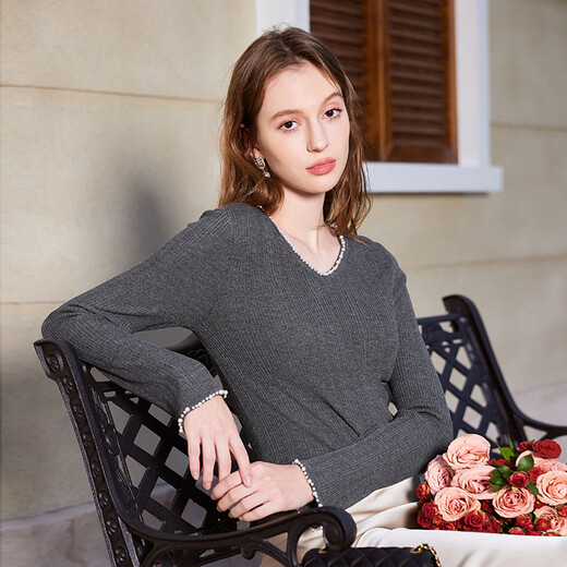 Qiushui Yiren French basic V-neck sweater 2025 winter new women's all-match slimming bottoming shirt dark gray 2XL