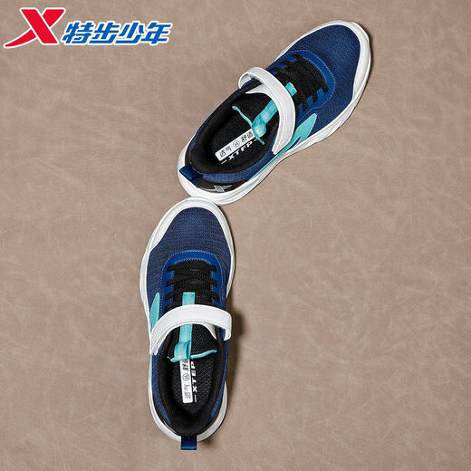 Xtep children's 2026 spring new boys' soft-soled Velcro non-slip sports running shoes, deep blue/classic white, dense mesh and breathable 34