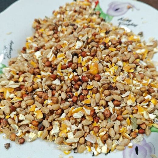 Sorghum, wheat and chopped corn mixed with chicken, corn crushed residue, corn grits, chicken and duck grain, pigeon grain, rabbit, pig, hamster, 5 Jin Jin is equal to 0.5 kg (sorghum + wheat + chopped corn mixed)