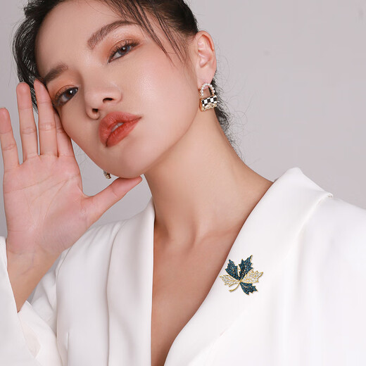 Chakra maple leaf brooch, high-end women's pin, personalized clothing accessories, versatile brooch, Mother's Day gift for mom, blue