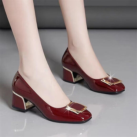 Dadong Mot secret en cuir doux Solide Sole Single Chaussures 2025 Printemps et été Nouveau talon moyen talon épais talon non glissé Light Mouth Chaussures en cuir haut de gamme Chaussures Beibai 37