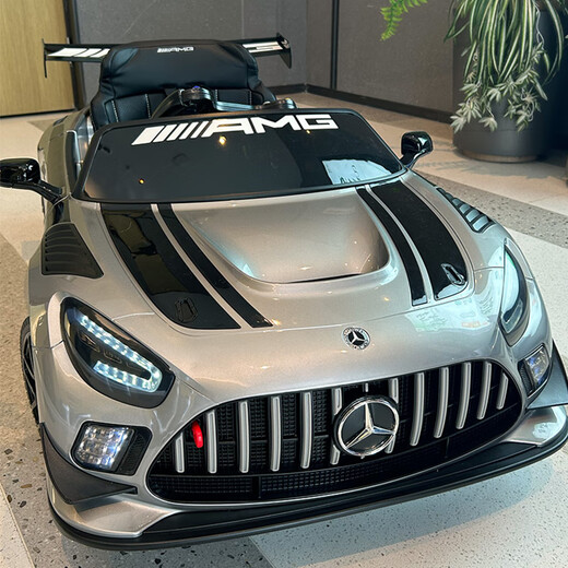 Join hands with Mercedes-Benz children's electric car, four-wheeled, seatable, remote-controlled swing for infants, boys and girls, baby toy car, upgraded silver paint + 12v1w1 large lithium battery + full function