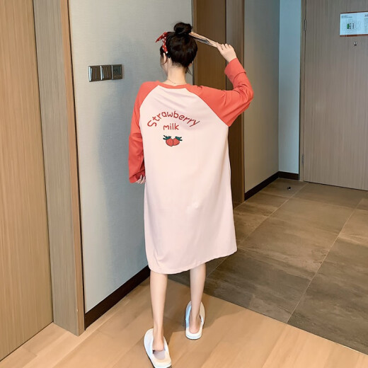 Pinkdackeb nightgown women's spring and autumn cotton pajamas can be worn outside students' long-sleeved loose knee-length Korean style large size strawberry cute red one size fits all (90-135Jin [Jin equals 0.5 kg])