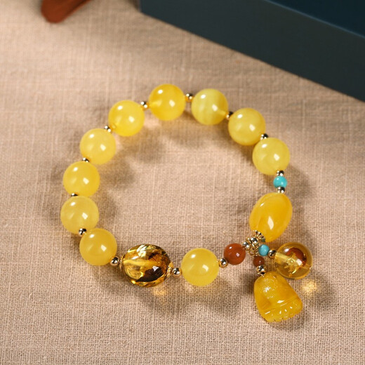 Ou Ceni natural beeswax bracelet multi-treasure series, contentment and happiness. Bracelet, Baltic chicken fat, yellow flower, penang red, accompanying small foot beads for men and women, contentment and happiness.