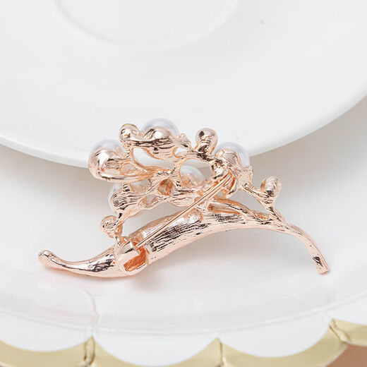 Aopiao versatile flower brooch, suit corsage, cardigan pin, shawl button accessories, gold