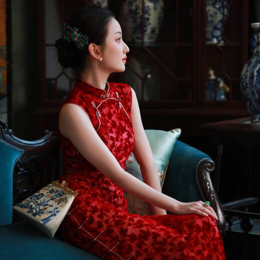 Ripples of the city's wind and red dust丨Summer oriental simple luxury style burnt-out velvet full-breasted retro Chinese plate button ancient method slim cheongsam red burnt-out velvet cheongsam L