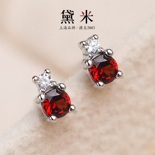 Demi Taolu garnet earrings, classic simple commuting versatile earrings S925 silver earrings as a gift for your girlfriend