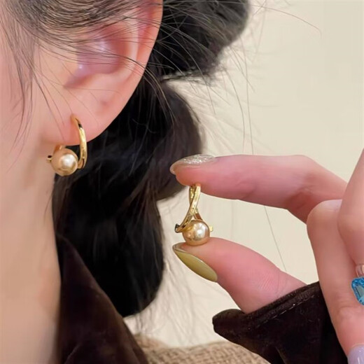 Korean light luxury geometric pearl earrings 2024 new style earrings, fashionable and versatile, temperament earrings for women, real gold, main picture