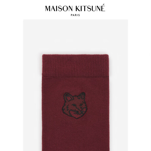 Maison Kitsune -Männer und Frauen haben den gleichen Stil im Herbst und Winter.