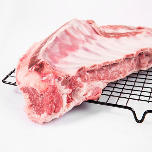 Laoheqiao supplies Ningxia Tan sheep half-flank mutton chops to Hong Kong. The net weight is 3Jin. Jin is equal to 0.5kg/bag. Fresh mutton barbecue ingredients.