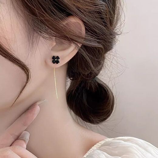 QMXD black four-leaf clover ear wire for women 2025 new earrings light luxury niche design temperament ear jewelry four-leaf clover ear wire