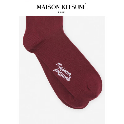Maison Kitsune -Männer und Frauen haben den gleichen Stil im Herbst und Winter.