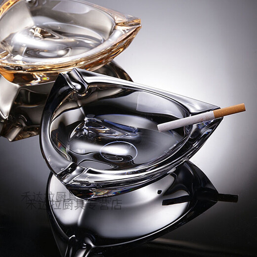 Creative European modern thickened crystal glass large ashtray fashionable personality living room office ashtray decoration triangle noble gray 17cm