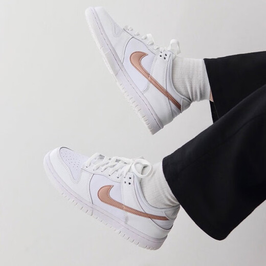 NIKE耐克男女鞋新款DUNK LOW复古滑板鞋 运动休闲鞋DH9765_100 白-金属红 35.5